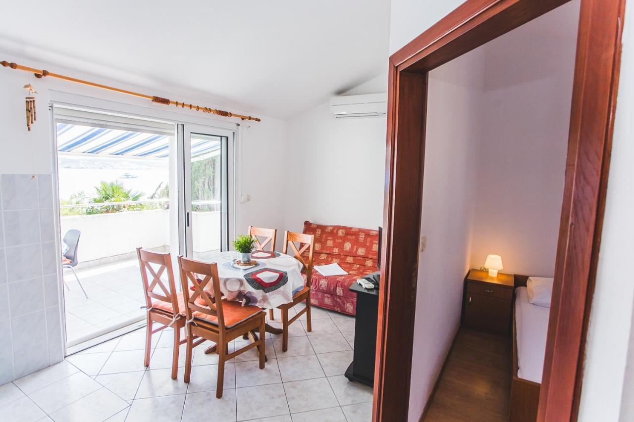 Apartmani Males โรกอซนิซา ภายนอก รูปภาพ