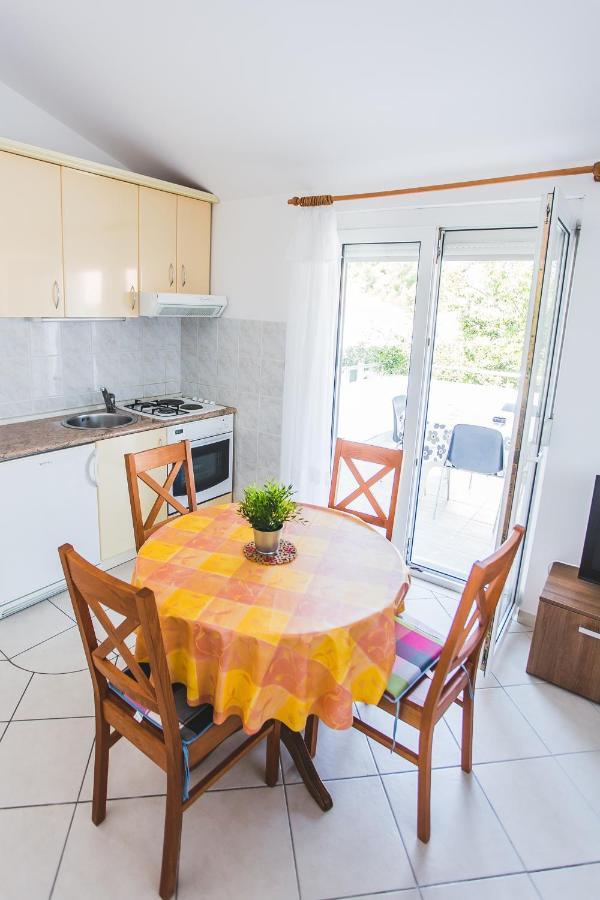 Apartmani Males โรกอซนิซา ภายนอก รูปภาพ