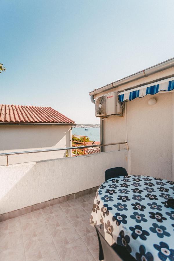 Apartmani Males โรกอซนิซา ภายนอก รูปภาพ