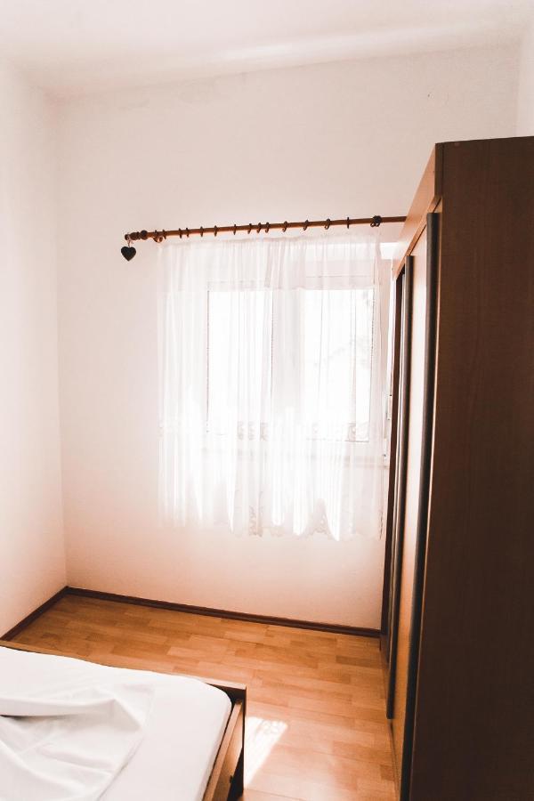 Apartmani Males โรกอซนิซา ภายนอก รูปภาพ